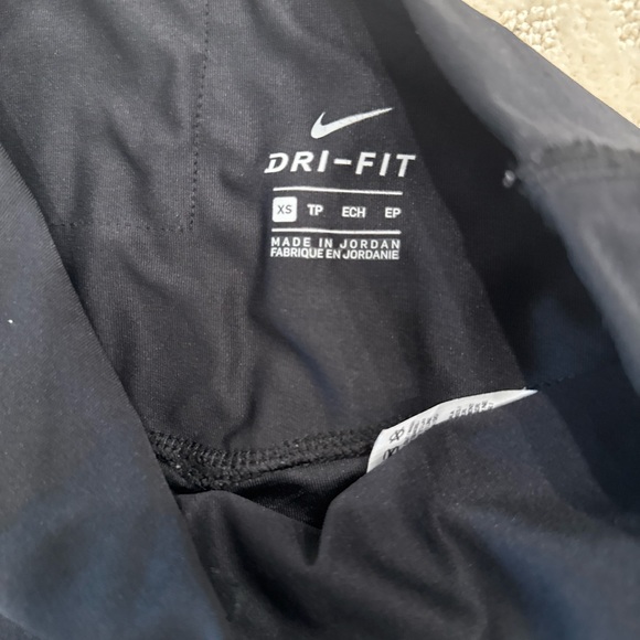 Nike Dri-FIT Black High Rise Capri Leggings | XS - Picture 4 of 5